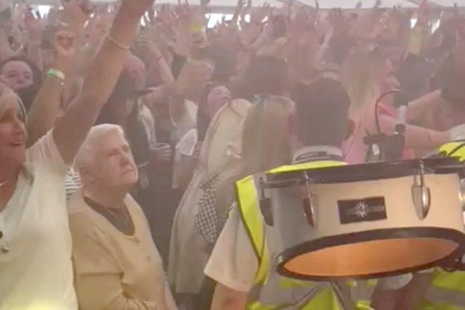 ​86-year-old gran enjoys bagpipe rendition of Faithless’ ‘Insomnia’ amidst Scottish ravers